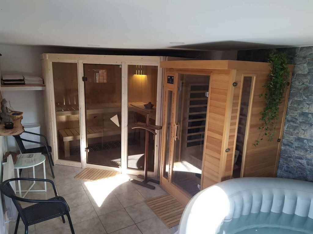 Finská sauna a vířivka v privátním wellness